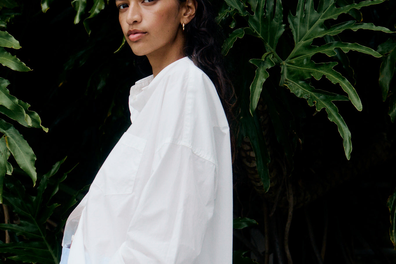 White cotton button-up shirt outfit inspiration for casual everyday styling