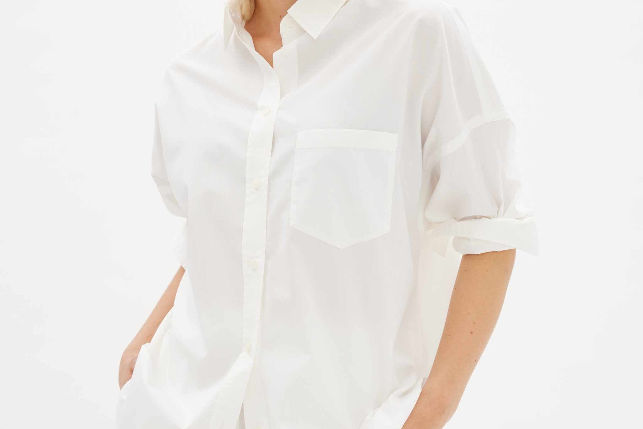 White long sleeve shirt in organic cotton with relaxed fit and custom buttons