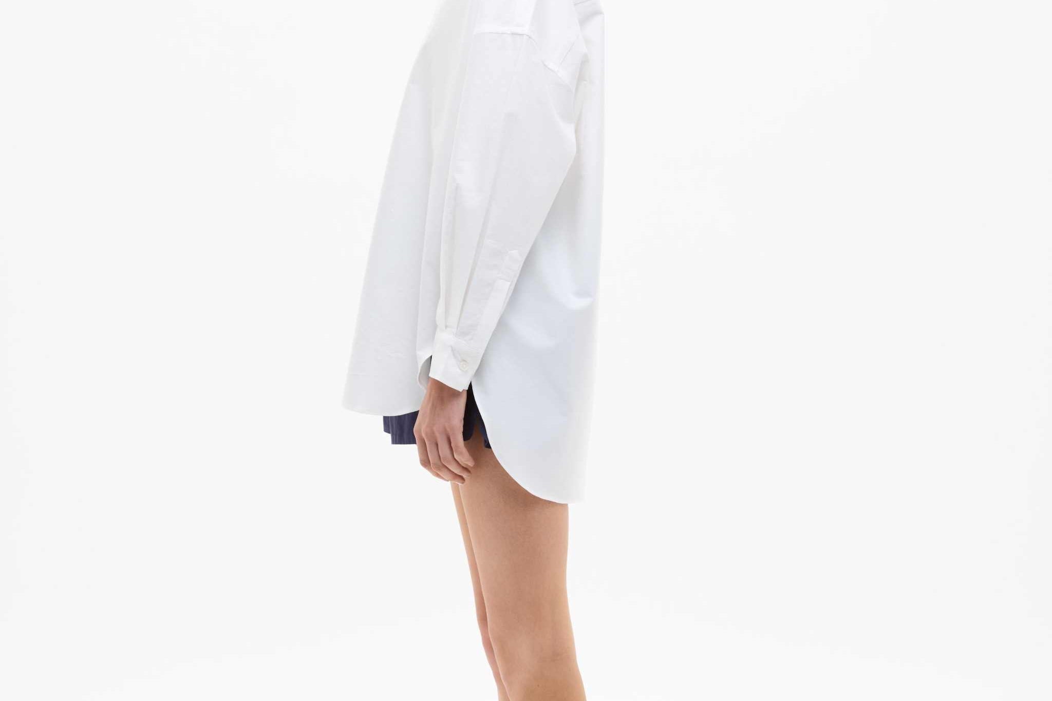 Oversized Classic White Shirt in white cotton with long sleeves and structured fit