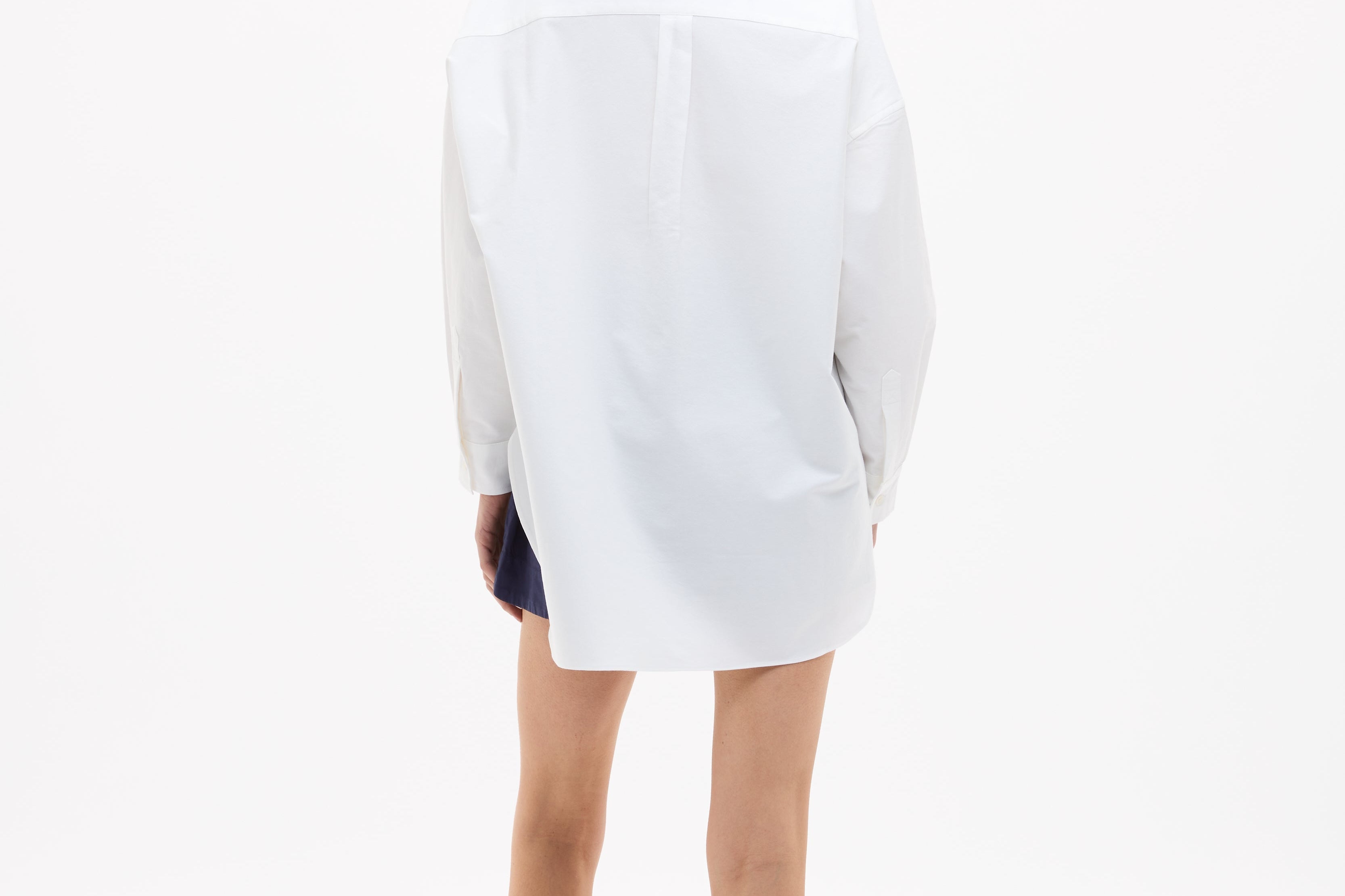Oversized Classic White Shirt in white cotton with long sleeves and structured fit