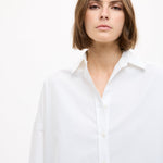 Oversized classic white shirt in 100% cotton with long sleeves and structured fit