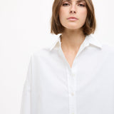 Oversized classic white shirt in 100% cotton with long sleeves and structured fit