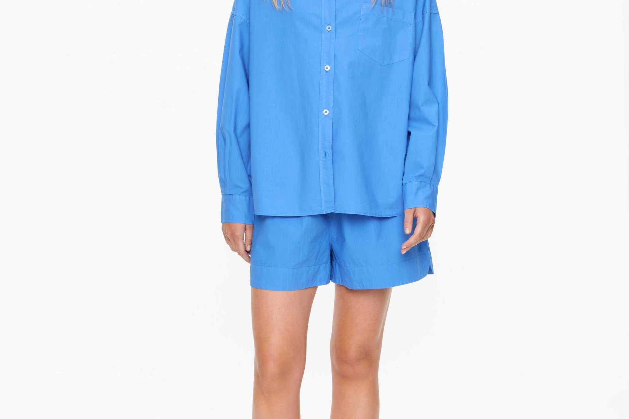 Ink blue Signature Classic button-up shirt in oversized fit with chest pocket and garment-dyed cotton fabric